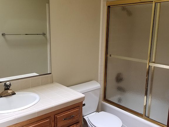 3rd image of 444 N Tommy St
