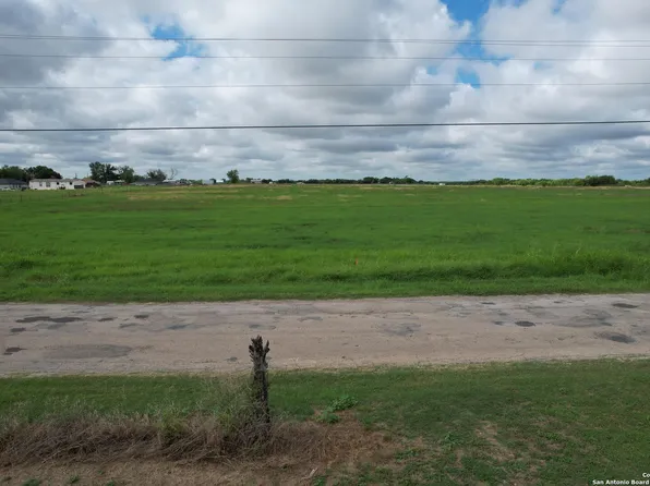 1351 county road 664 LOT 8, Devine, TX 78016