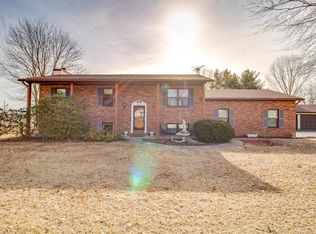 7207 Westwind Dr, Godfrey, IL 62035