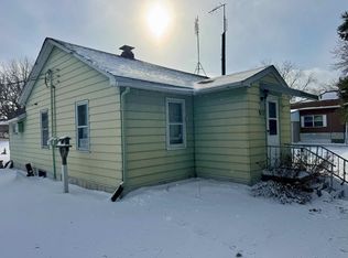 911 Maple Ave, Bird Island, MN 55310