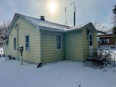 911 Maple Ave, Bird Island, MN, 55310