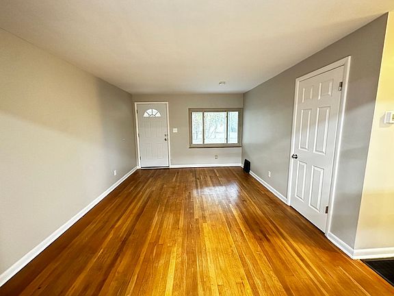 4th image of 1545-1547 Garling Ave #1545
