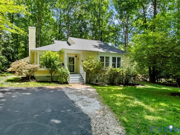 5613 Woods Walk Rd, Midlothian, VA 23112