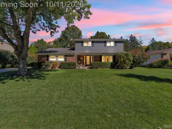 31234 Carriage Hill Rd, Farmington Hills, MI 48331