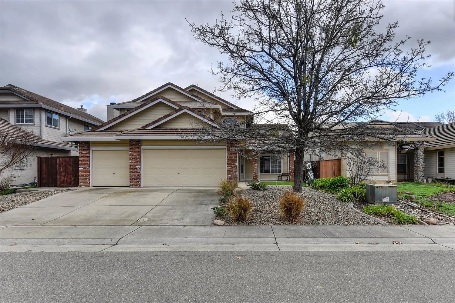 7925 Caymus Dr photo 1