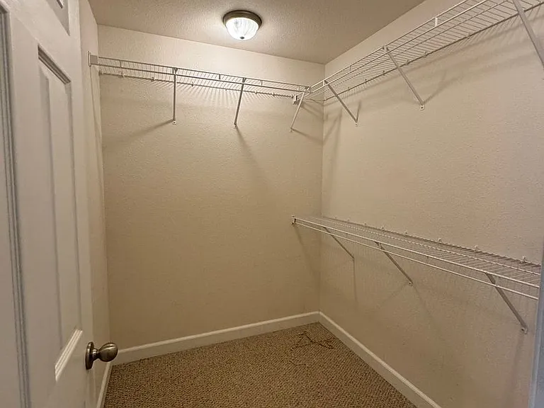 708 Hillside Dr — Photo 14