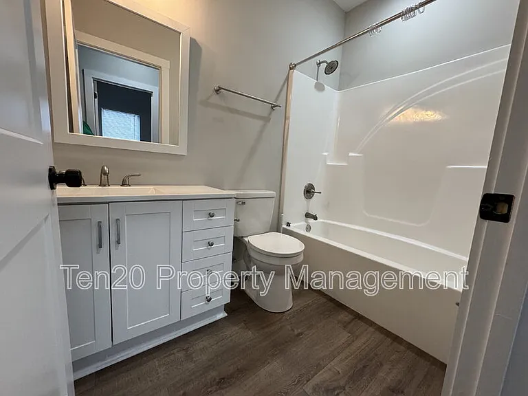 1346 Ingersoll Dr — Photo 16