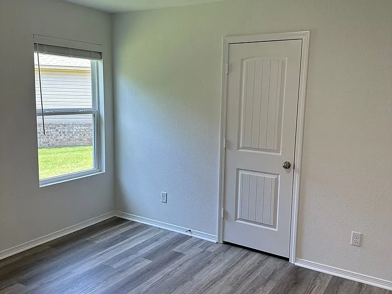 1400 Meadows Dr — Photo 6