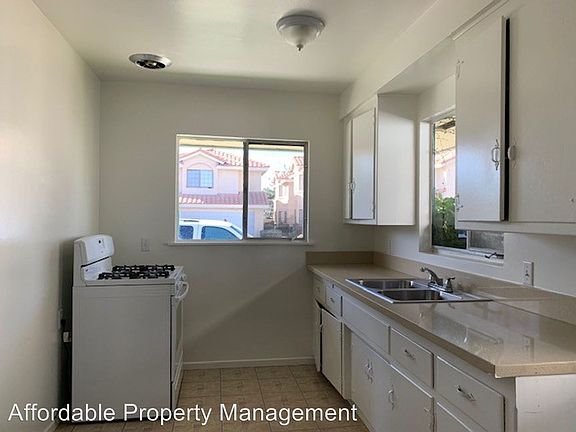 4th image of 405 E Puente St