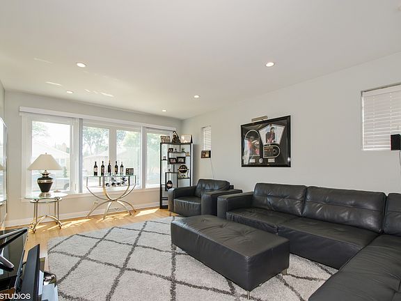 2nd image of 5642 N Osage Ave