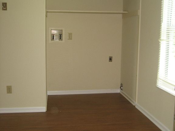 3rd image of 2529 Hilltop Cir APT 2