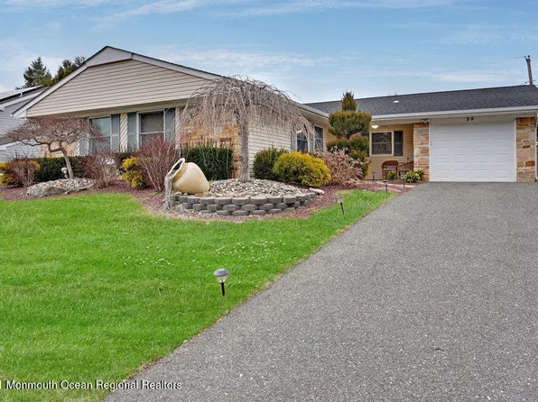 25 Inglewood Ln, Matawan, NJ 07747