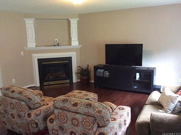 4th image of 4014 Far West Dr
