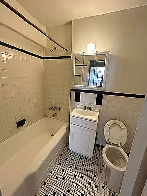 5th image of 10 Stratford Ave