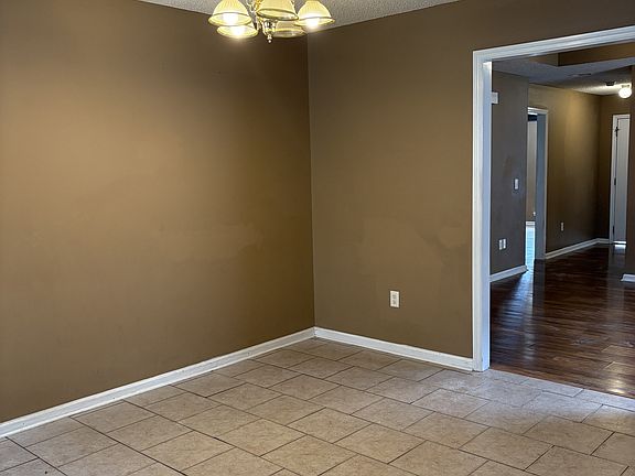 3rd image of 1324 Edgewood Dr
