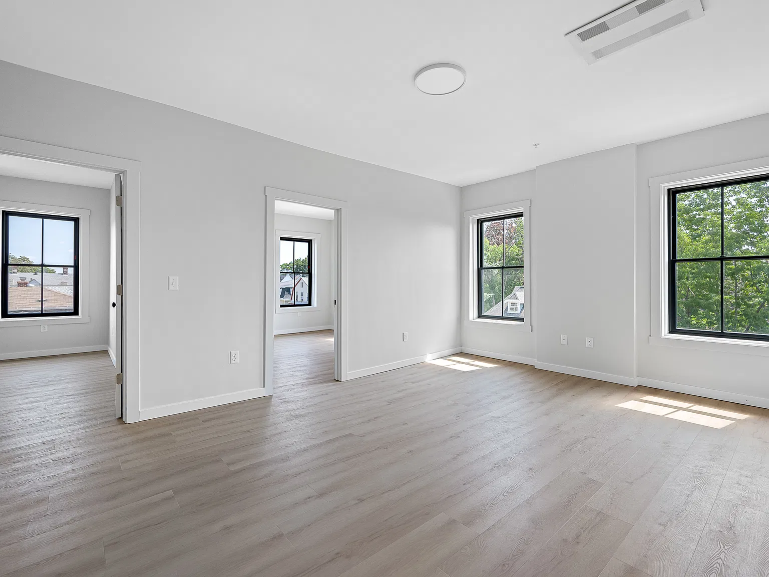 4 bed, 1600 sqft, $2,800 — Photo 2