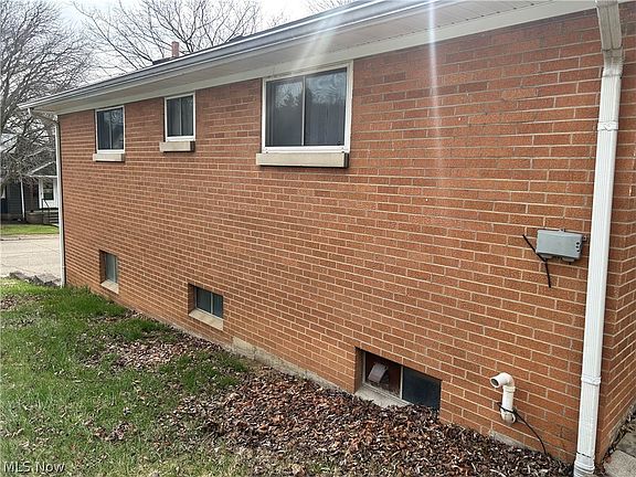 3rd image of 1618 Adams St