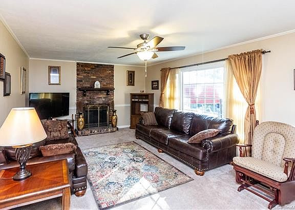 3rd image of 1816 Taylor Dr