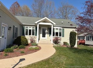 4 Wyndwood Rd, Uncasville, CT 06382