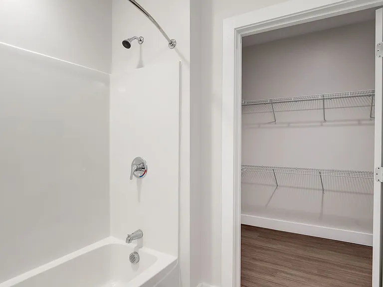 Orpheum Apartments — Photo 27