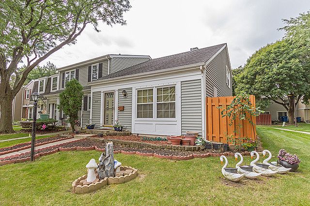 1st image of 816 Lexington Cir