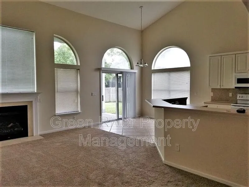 Thornhill — Photo 4
