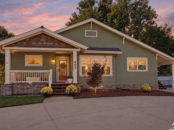 203 4th St, Baldwin City, KS 66006