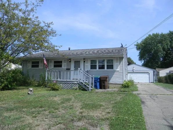 815 Elmwood Dr, Hubbard, OH 44425