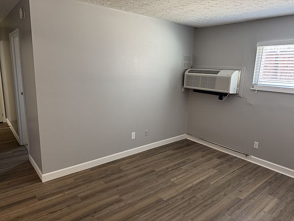 3rd image of 4911 Ash St APT 3