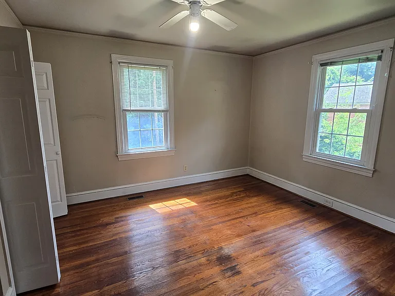 403 Durst Ave W — Photo 2