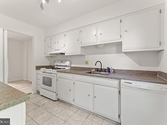 4th image of 4503 Garfield Ct