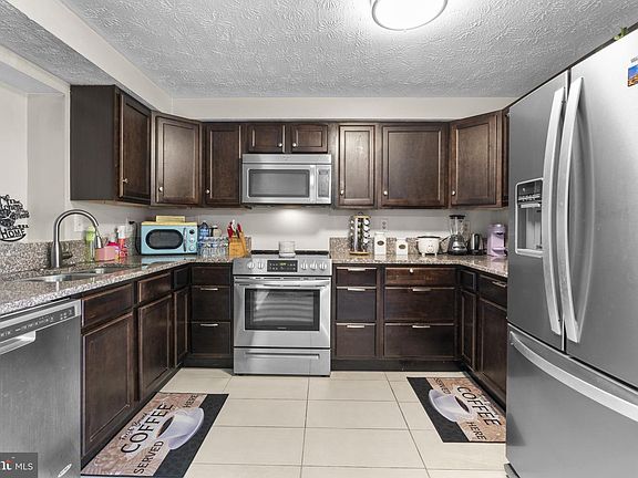 5th image of 60 Triple Crown Ct