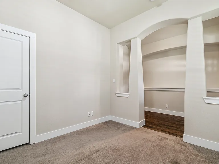 2508 Sanders Ct — Photo 32