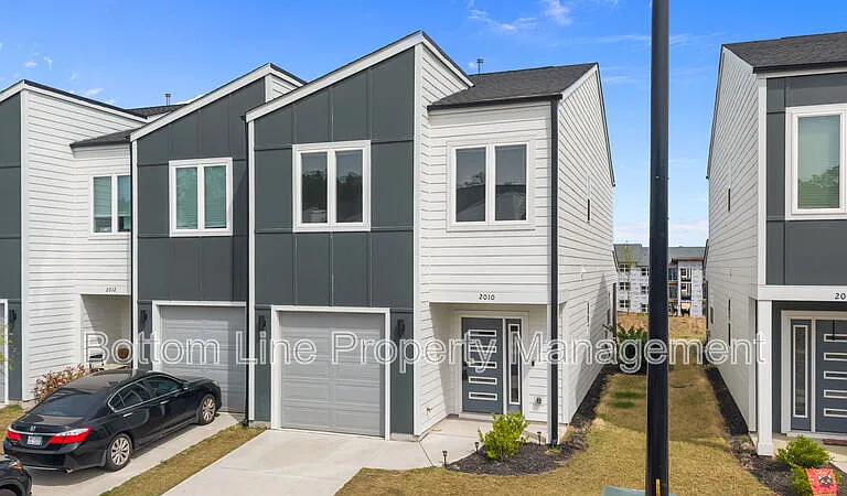 2029 Titanium Rock Rd — Photo 2
