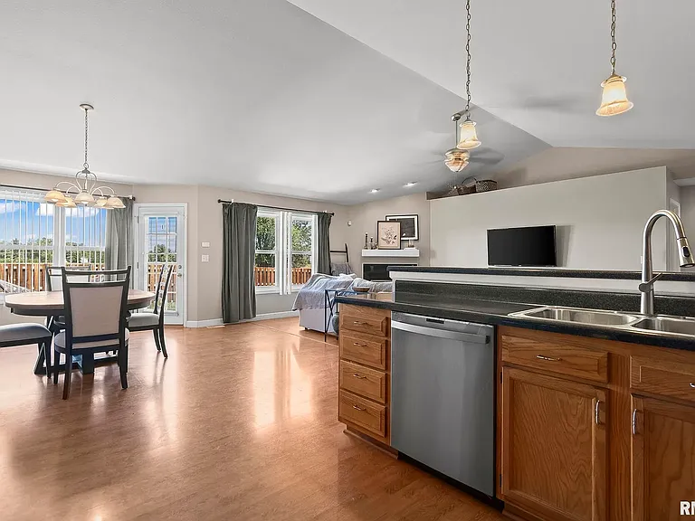 2721 Carl Prairie Dr — Photo 20