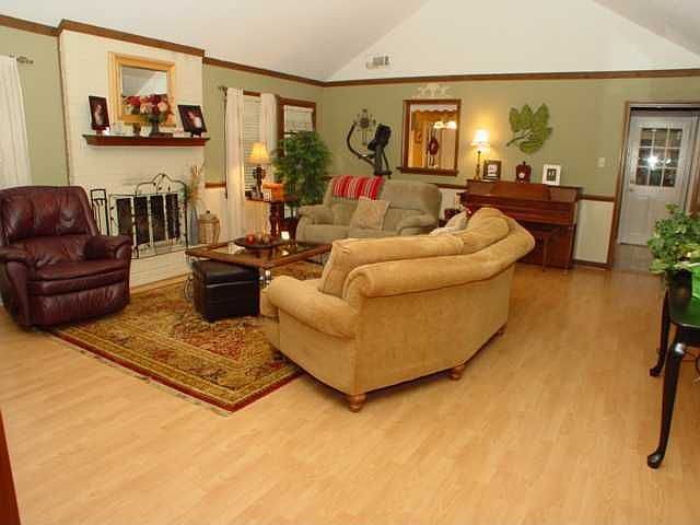 2nd image of 5940 Spruce Hollow Cv