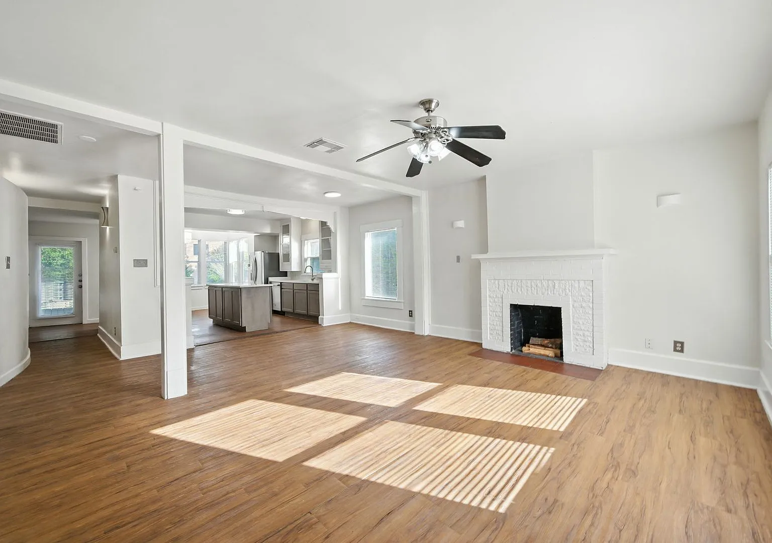 Ut Pre-Lease: 5 Bed / 3 Bath Remodeled West Campus House, Walk To Ut, Entertainment, Restaurants,... — Photo 3
