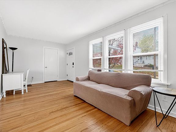 2nd image of 2154 Knox Ave