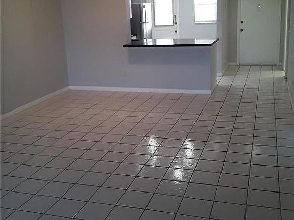 5th image of 445 NE 195th St #320