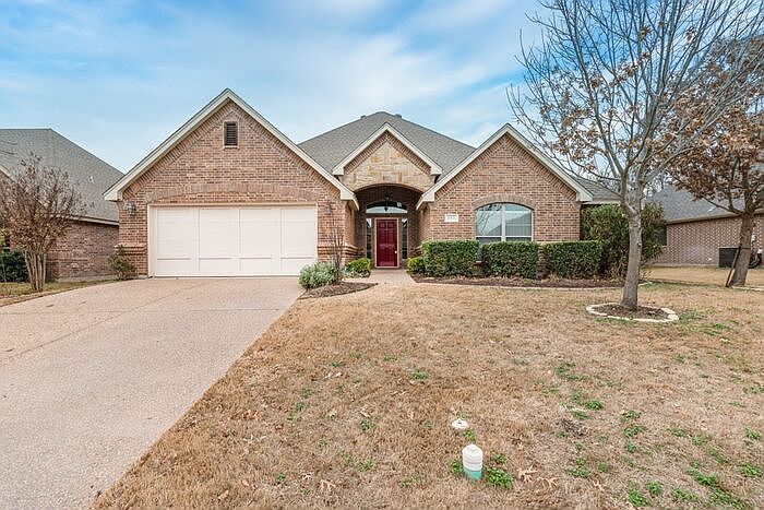 1st image of 107 Chateau Dr