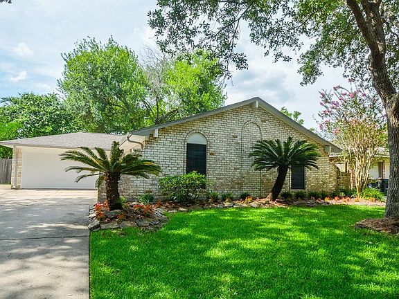 3rd image of 13614 Elm Ct