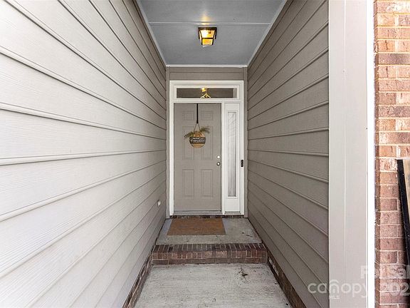 4th image of 3029 Foxborough Ct