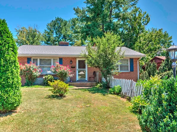 2210 Bare St, Staunton, VA 24401