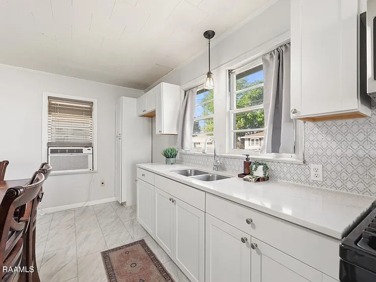 127 Woodrow St — Photo 6