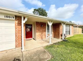 10019 Richtown Ln, Sugar Land, TX 77498