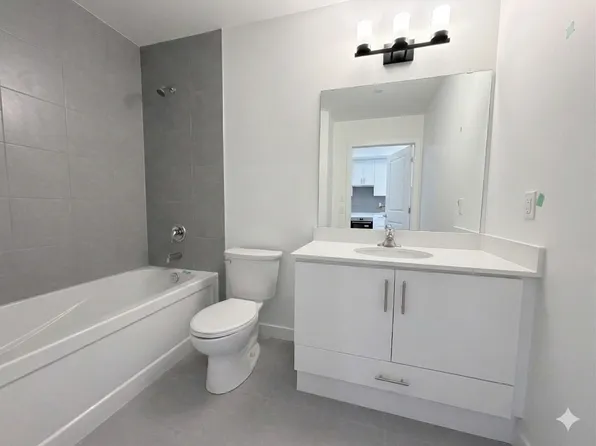 461 Green Rd, Hamilton, ON