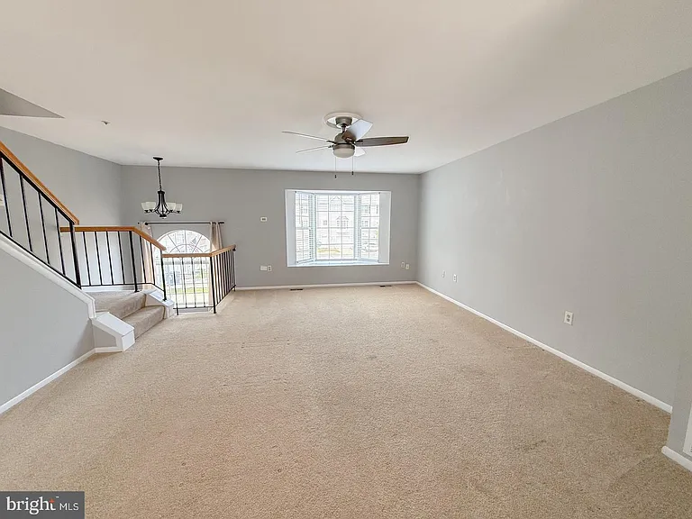 9424 Sea Breeze Ct — Photo 12