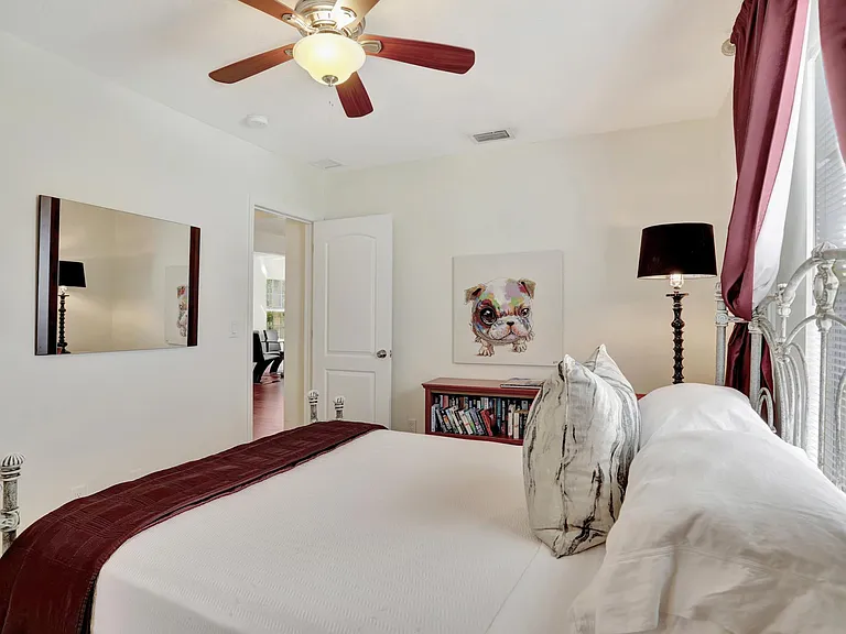 269 NE 16th St — Photo 17