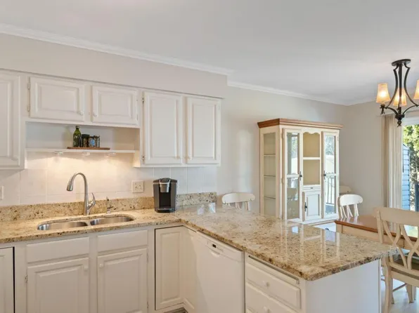 6140 Creek View Rdg, Minnetonka, MN 55345
