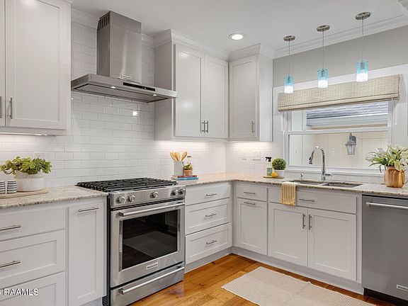 3rd image of 527 Saint Catherine St